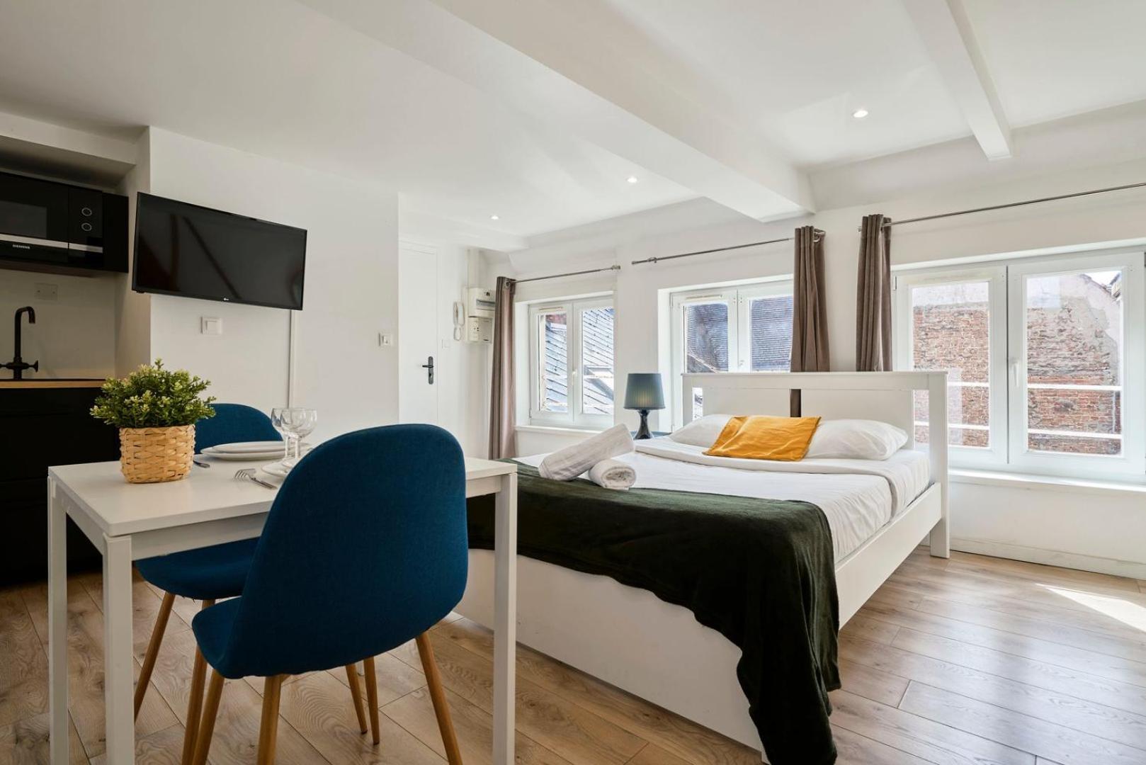 Lille Hypercentre Gares - Small Suite Bagian luar foto
